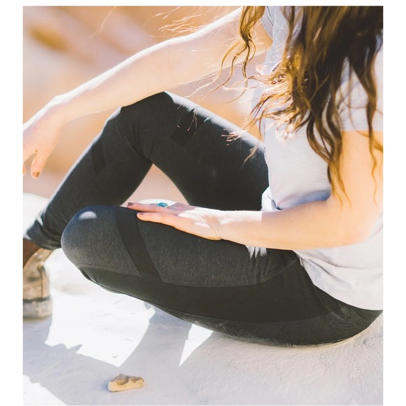 NWOT XS Kuhl Weekender tights in charcoal gray - Picture 2 of 7